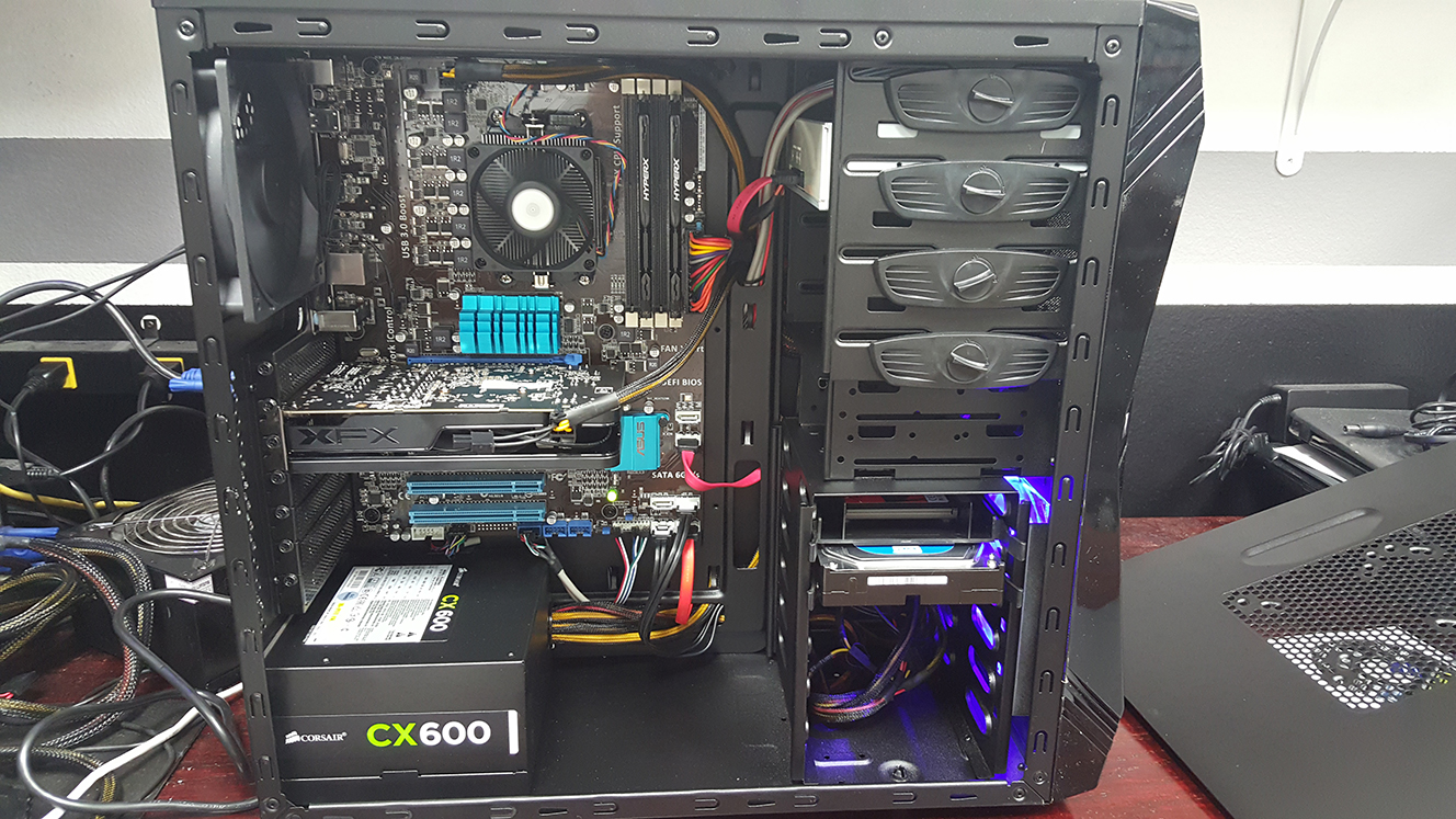$900 AMD Entry Level Gaming PC Parts Installed